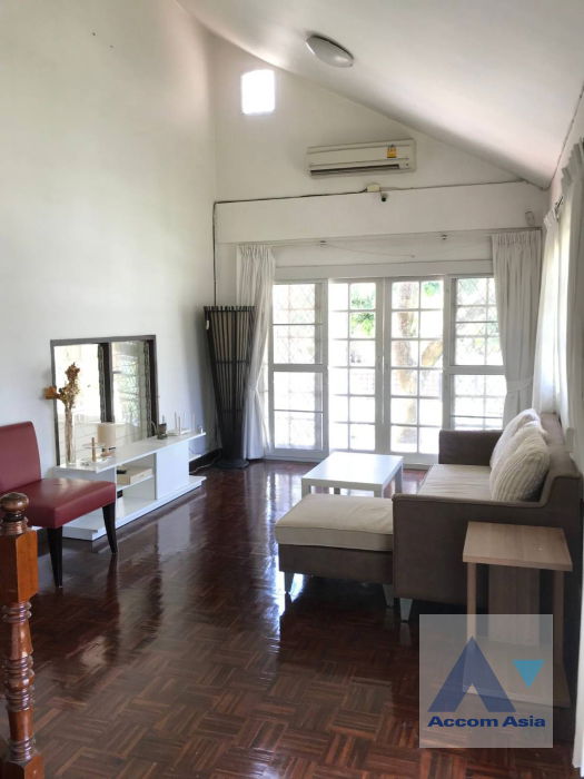 picture 🔼🔽 AccomA 📩  3 BR House in  (90369) - 1/16