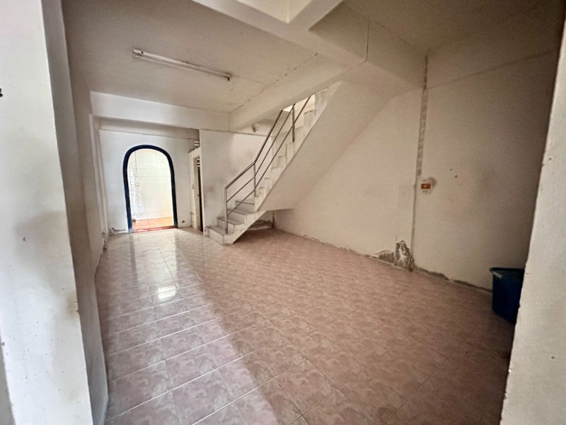picture Townhouse for sale, Soi 4, Fueang Fa Village 9, Soi Mangkon Khanthi, selling price only 1.3 million baht!! Size 19 sq m. - 23/24