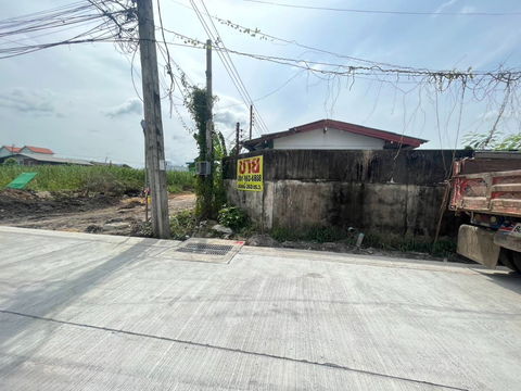 Land for sale, already filled Soi Romklow19 Ladkrabang Line ID 0619636888