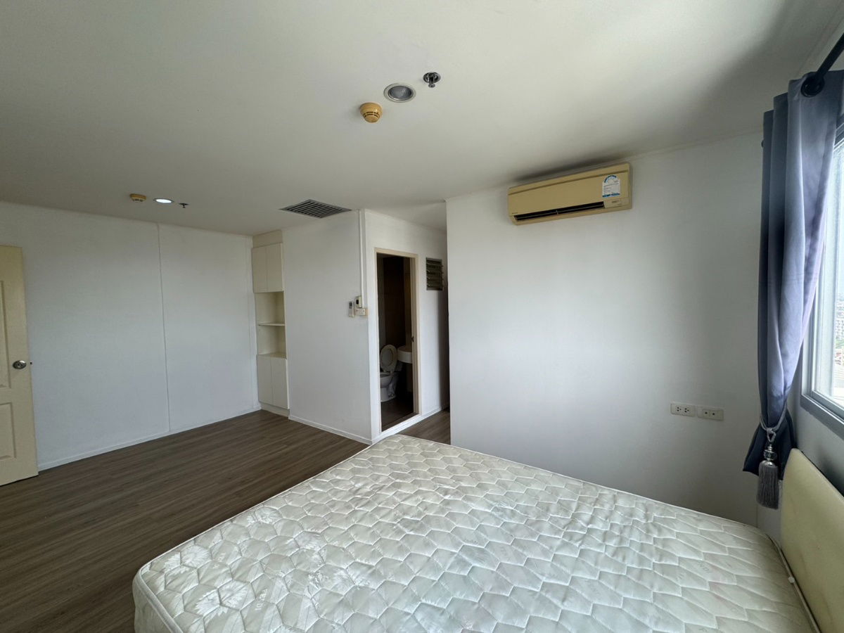 picture Condo for rent: Lumpini Town Ram Intra-Nawamin (1 bedroom), 17th floor, Building D, entrance to condo next to Pink Line BTS station, Ram Intra Km.9 - 8/10
