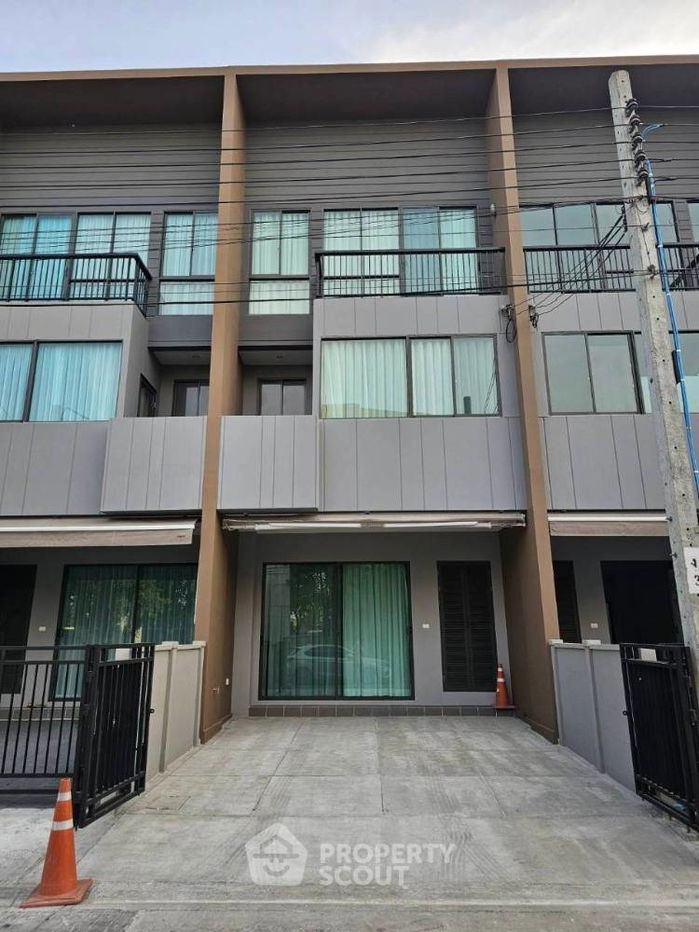 รูป ทาวน์เฮาท์ 3-ห้องนอน ใกล้ ท่าอากาศยานสุวรรณภูมิ (ID 2012067) - รูปที่ 1/14