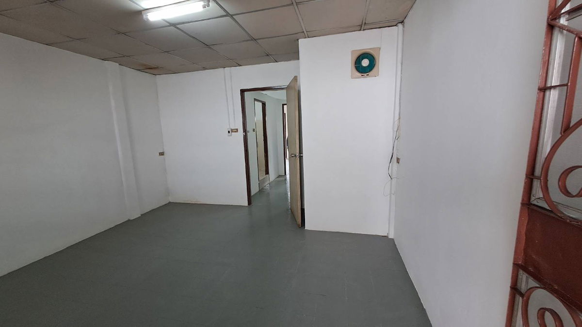 picture 🏡 Townhouse for Rent – On Nut 44 | Rungaroon Village | 2 Beds, 2 Baths | 9,000 THB/Month - 15/18