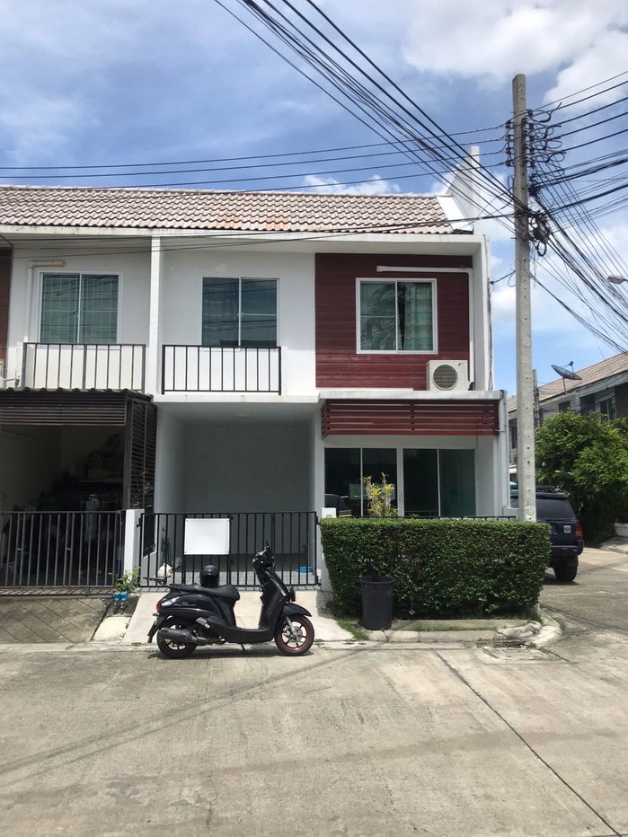 picture Urgent Sale‼️ Corner Unit Townhouse at Areeya The Color Tiwanon Phase 2 — Near Don Mueang Airport, Only 1.79 Million Baht - 1/12