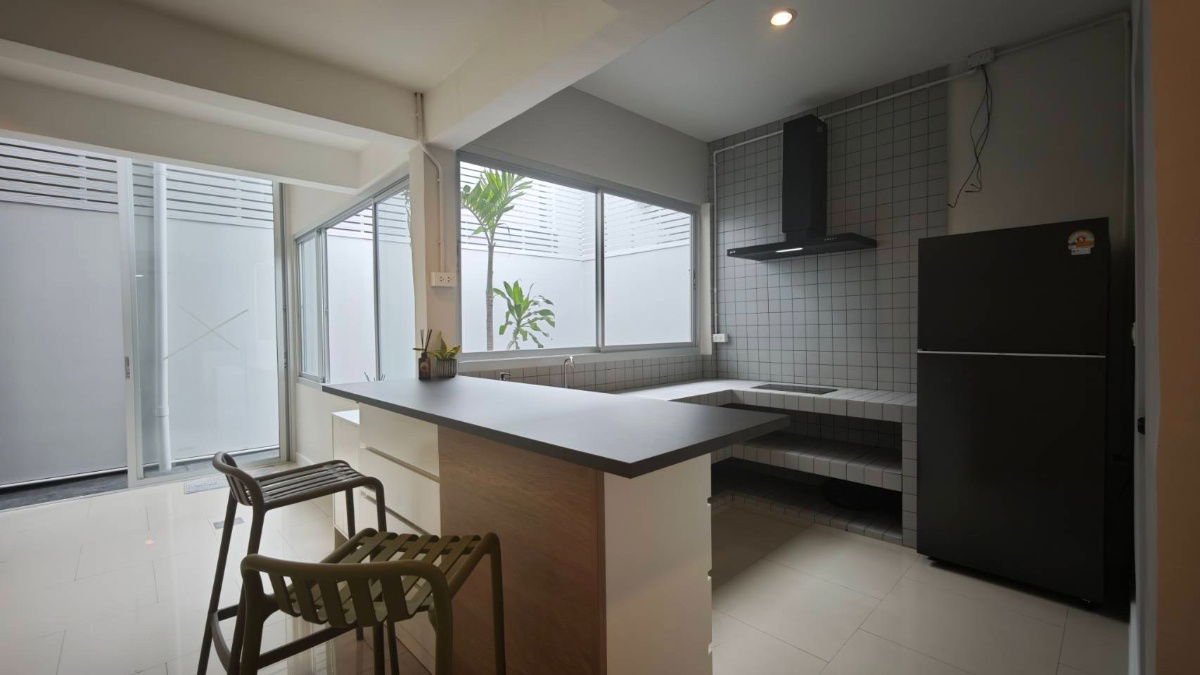 รูป [ขาย] บ้านแฝดรีโนเวทใหม่ย่านลาดพร้าว-โชคชัย4 บ้านหลังใหญ่  บรรยากาศอบอุ่น - รูปที่ 14/31