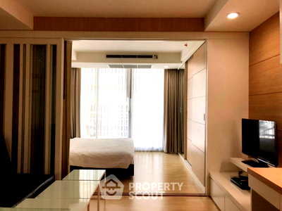Condos for rent : BTS Ratchadamri 100m 1-BR Condo The Rajdamri, Floor 11 (ID 2130131)