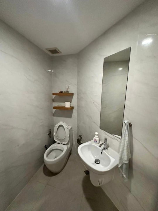 รูป 🔐#MT2405_188 🔐🗓️𝐅𝐨𝐫 𝐑𝐞𝐧𝐭 ( 94.29 𝐬𝐪𝐦. 1 bedroom / 2 bathroom / 1 living room / Large balcony ) 𝐒𝐢𝐥𝐨𝐦 𝐏𝐚𝐫𝐤 𝐕𝐢𝐞𝐰 - รูปที่ 8/17