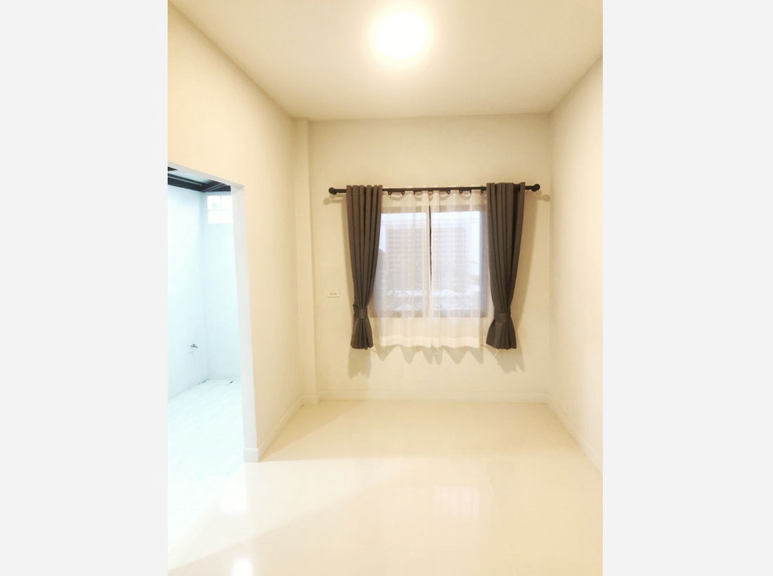 รูป Call : 095-155-6591 หมู่บ้านศรีราชาทาวเวอร์ 2 ถนนเก้ากิโล บ้านแฝด 36 ตารางวา 2 นอน รีโนเวทใหม่ทั้งหลัง โดยวิศวกรมืออาชีพ ใช้วัสดุอย่างดี เกรดพรีเมี่ยม - รูปที่ 8/13