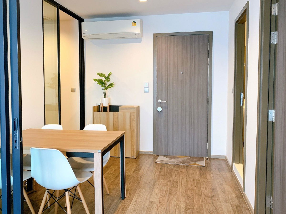 picture Modern Condo in Prime Location | Fully Furnished | BTS & Malls in Walking Distance - 9/19