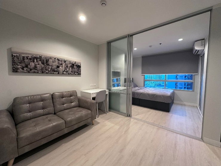 picture For rent urgently 
Lumpini Place Srinakarin-Huamark Station
**Ready to move in**  - 1/13
