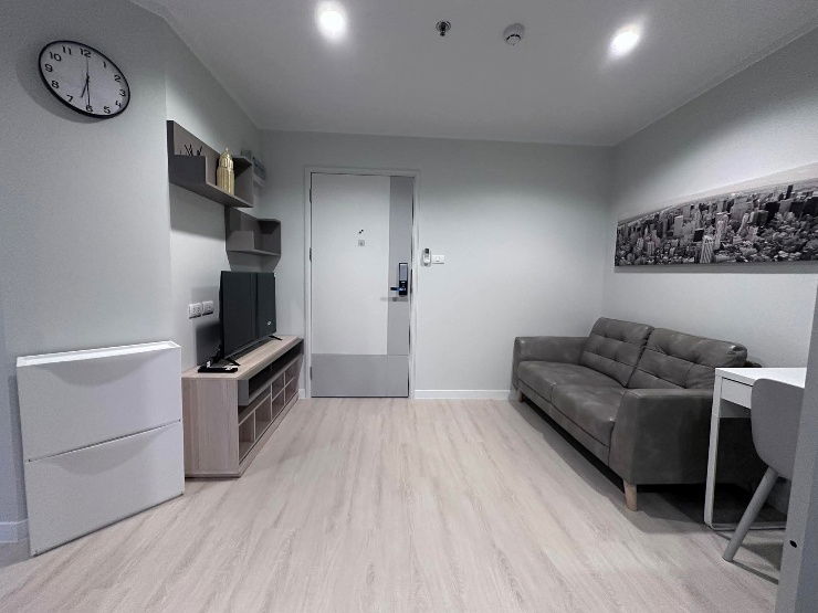 picture For rent urgently 
Lumpini Place Srinakarin-Huamark Station
**Ready to move in**  - 7/13