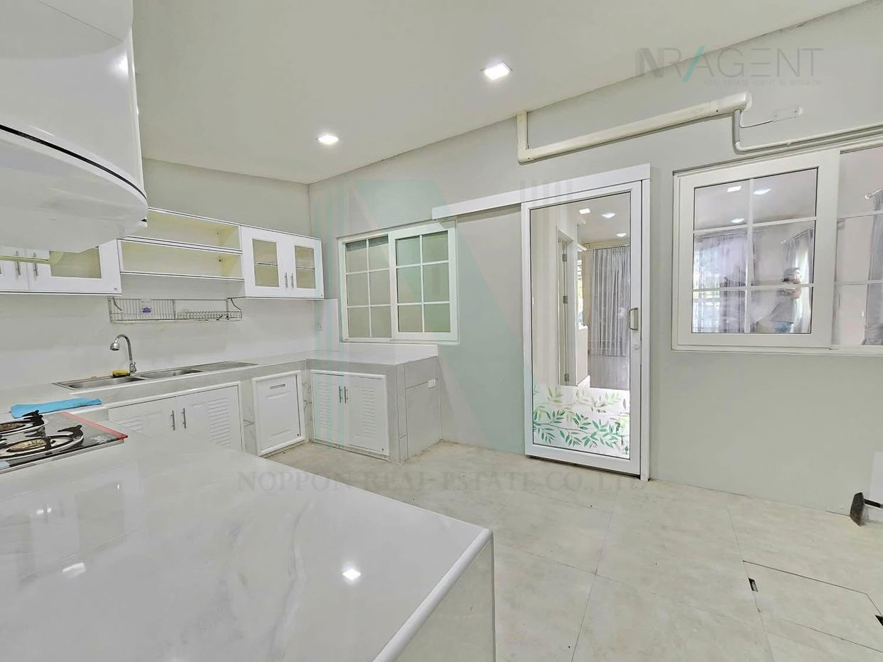 picture 📌 For Sell Town house GOLDEN TOWN KASET - NAWAMIN 3-story 5 bedroom 4 bathroom - 5/8