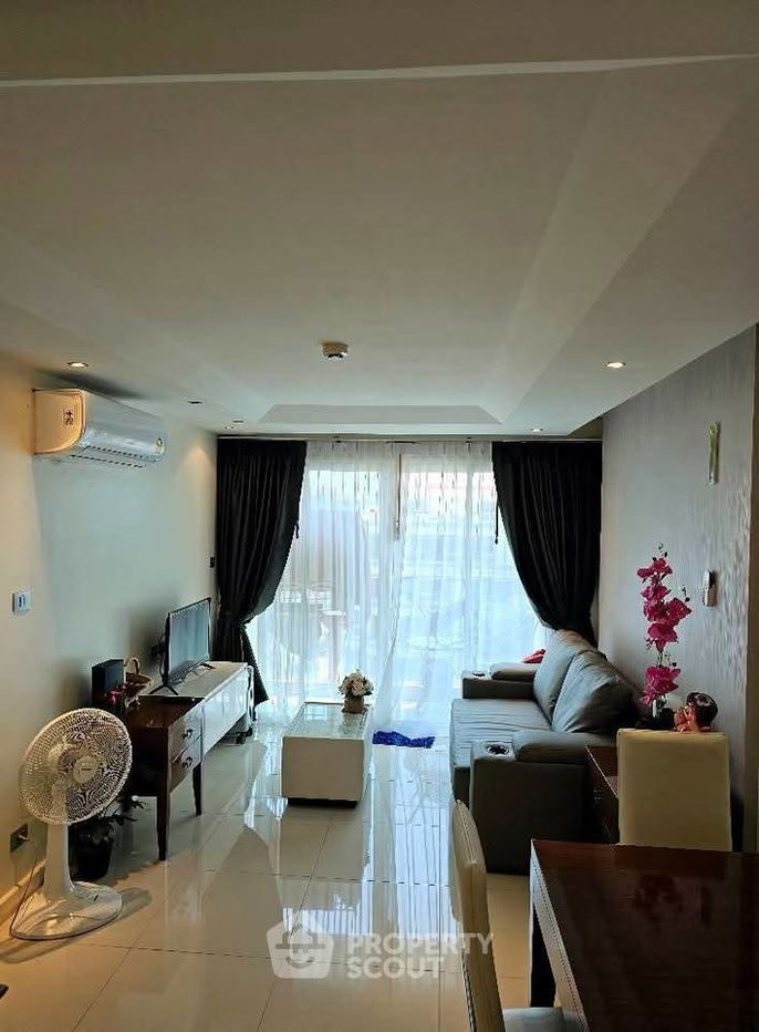 picture 1-BR Condo at Sunset Boulevard Residence 2 close to Phratamnak (ID 2147558) - 1/5