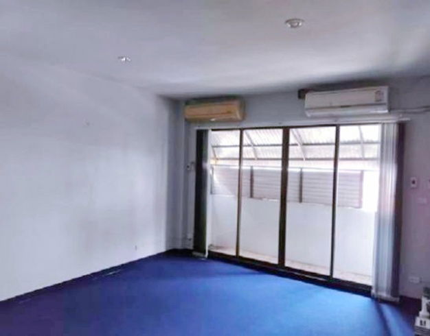 picture Sriwara Mengjai MRT Ramkhamhaeng 1.7km. Townhouse for rent 4-storey corner house 45sq.w. 550sq.m. - 7/8