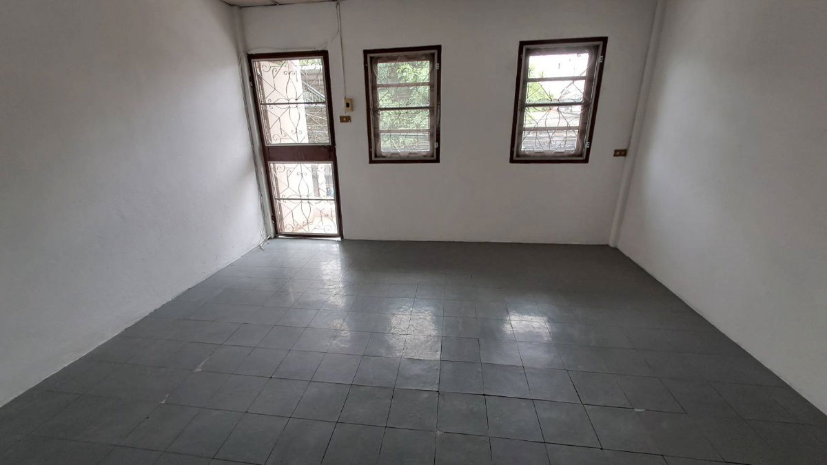 picture 🏡 Townhouse for Rent – On Nut 44 | Rungaroon Village | 2 Beds, 2 Baths | 9,000 THB/Month - 11/18
