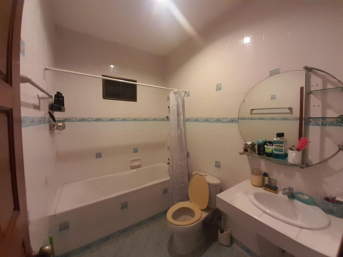 picture Selling Pornthep garden ville  3.99 million - 10/16