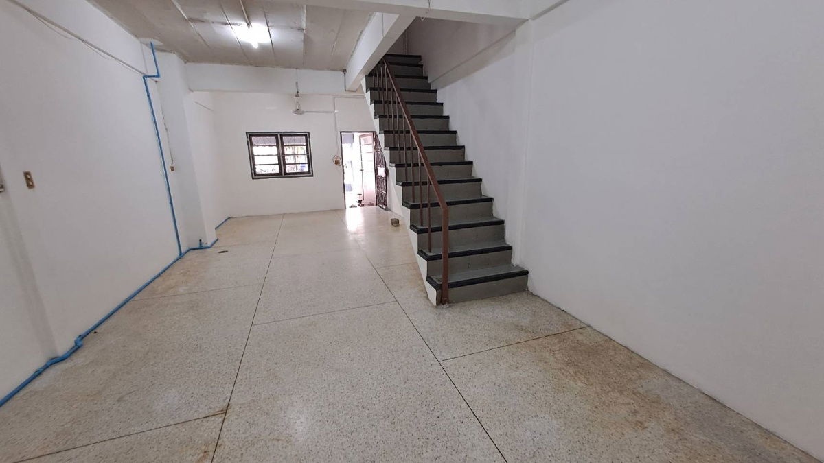 picture 🏡 Townhouse for Rent – On Nut 44 | Rungaroon Village | 2 Beds, 2 Baths | 9,000 THB/Month - 10/18
