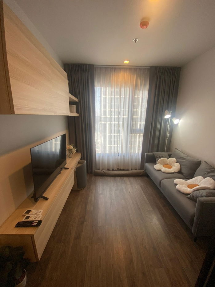picture Modern Condo in Prime Location | Fully Furnished | BTS & Malls in Walking Distance - 2/8