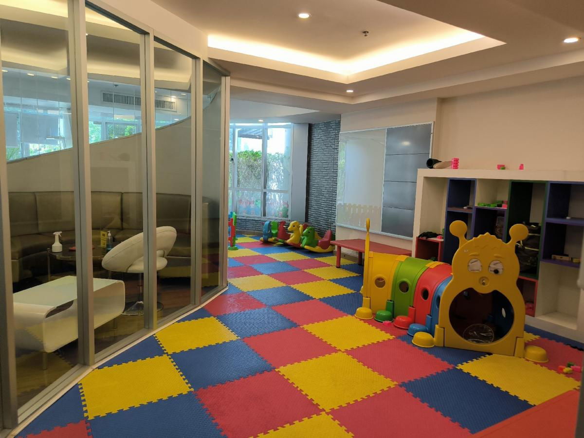 รูป The Trendy Condominium (เดอะ เทรนดี้ คอนโดมิเนียม)  ขนาด 73 ตร ม 1ห้องนอน 1 ห้องน้ำ ชั้น 9-15  อ่างอาบน้ำ - รูปที่ 24/25