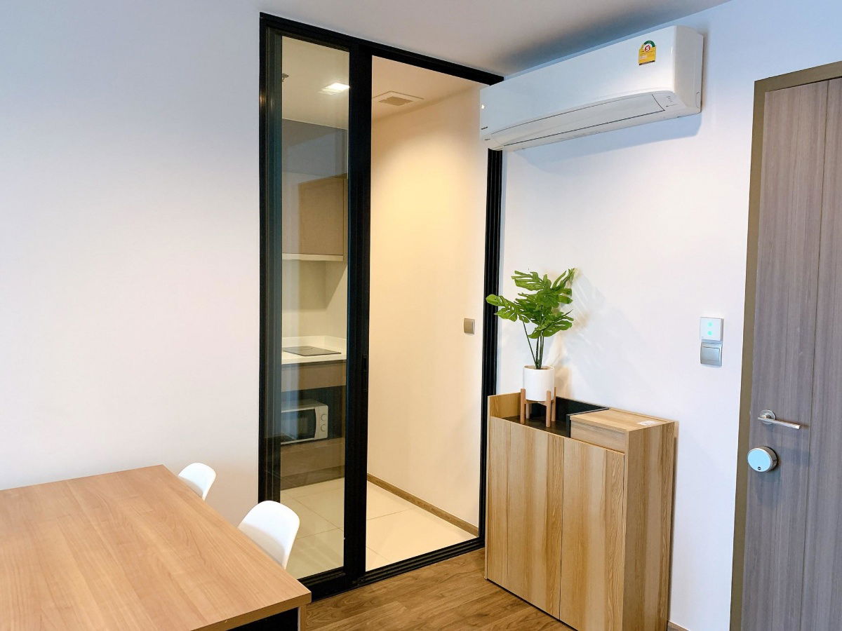picture Modern Condo in Prime Location | Fully Furnished | BTS & Malls in Walking Distance - 11/19