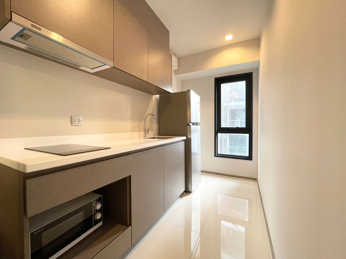 picture Modern Condo in Prime Location | Fully Furnished | BTS & Malls in Walking Distance - 8/9
