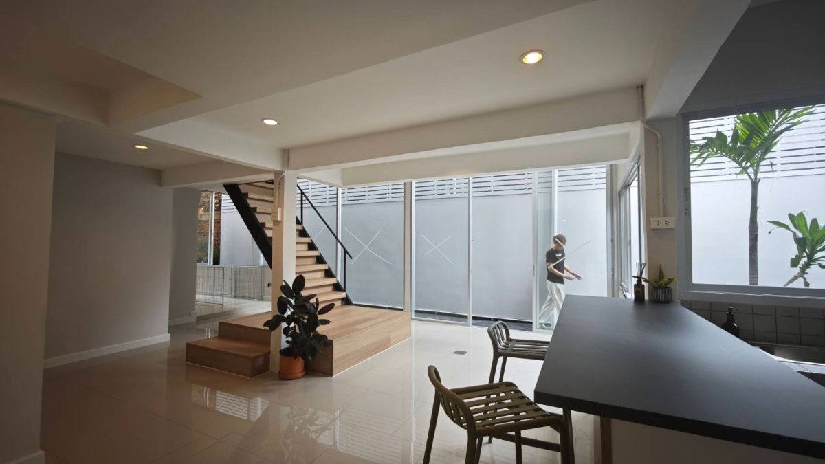 รูป [ขาย] บ้านแฝดรีโนเวทใหม่ย่านลาดพร้าว-โชคชัย4 บ้านหลังใหญ่  บรรยากาศอบอุ่น - รูปที่ 10/31
