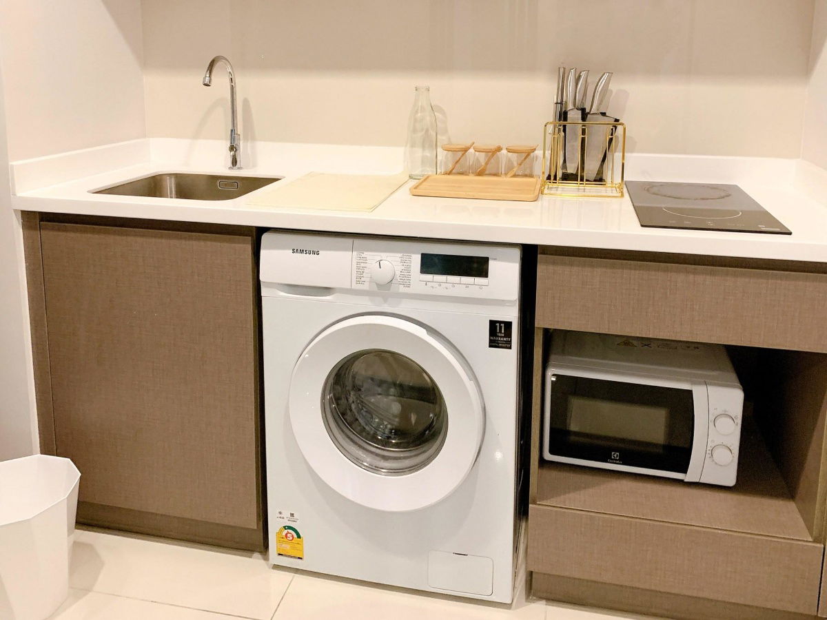 picture Modern Condo in Prime Location | Fully Furnished | BTS & Malls in Walking Distance - 12/19