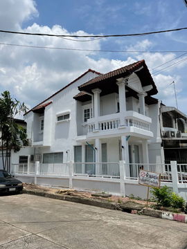 Corner Townhouse for Rent — Sararnrom Village, Prasert-Manukit 42