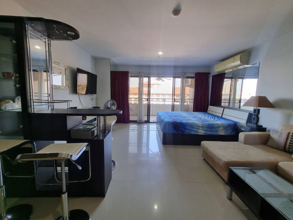 picture Large Studio Unit for Sale Near Big C Central Pattaya - 1/3