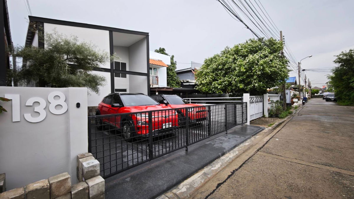 รูป [ขาย] บ้านแฝดรีโนเวทใหม่ย่านลาดพร้าว-โชคชัย4 บ้านหลังใหญ่  บรรยากาศอบอุ่น - รูปที่ 3/31