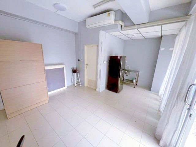 picture Central Ladprao 3.9 km. Soi Inthamara2-13 BTS SaphanKhwai 700m. Office for rent 21sq.m. 1bed 1bath R - 4/7