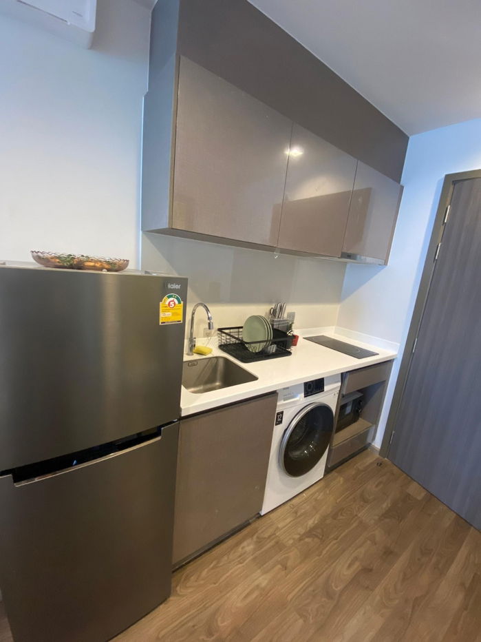 picture Modern Condo in Prime Location | Fully Furnished | BTS & Malls in Walking Distance - 4/8