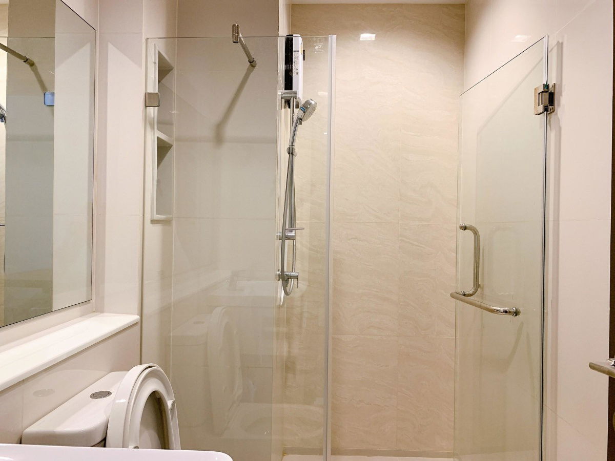 picture Modern Condo in Prime Location | Fully Furnished | BTS & Malls in Walking Distance - 17/19