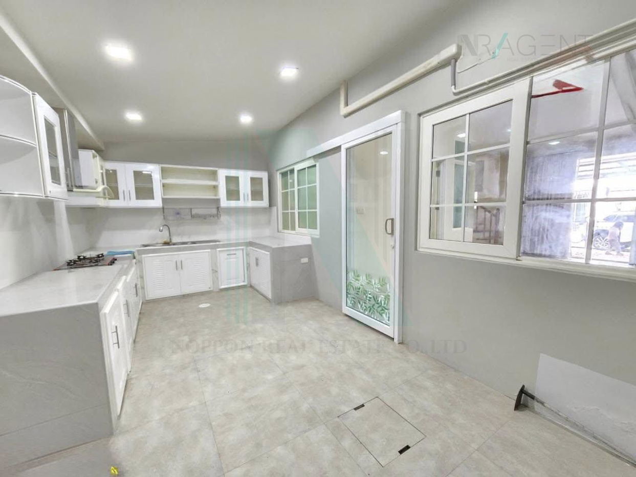 picture 🚩 For Sell Town house GOLDEN TOWN KASET - NAWAMIN 3-story 5 bedroom 4 bathroom - 4/8
