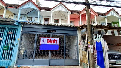 Townhouses for rent วิทยาลัยดุสิตธานี : 🏡 Townhouse for Rent – On Nut 44 | Rungaroon Village | 2 Beds, 2 Baths | 9,000 THB/Month
