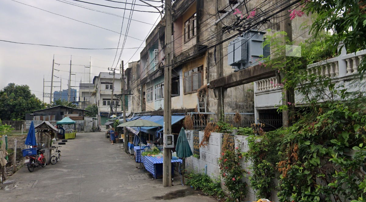 picture ✅Land for sale 522 sq.w.   orange area, Y.7-18, width 32 m., length 65 m. Soi Petchkasem 50, Bang Wa Subdistrict Phasi Charoen District, Bangkok  - 4/5