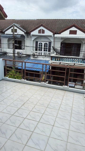picture Rama2 Hospital 500m. Maruey fresh market 200m. For rent 3-storey townhouse 19sq.w. 230sq.m. Thai Wat - 1/8