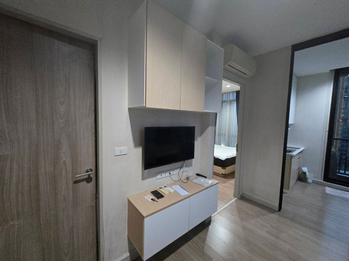 picture For rent 1 bedroom (Corner  Room)  BTS Victory Monument Station **  - 2/9