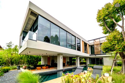 Houses for sale ม.เทคโนโลยีราชมงคลสุวรรณภูมิ ศูนย์หันตรา : For Sale: A Luxurious Riverside Vacation Home in Ayutthaya Modern, elegant, and tastefully designed with privacy and tranquility 