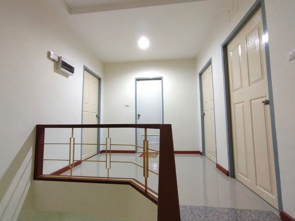 รูป 🏠 บ้านทาวน์เฮ้าส์ 2 ชั้น หมู่บ้านนนท์ธารา2 เส้นนครอินทร์  ราชพฤกษ์-พระราม5 🔸 เนื้อที่ 22 ตร.วา  3 ห้องนอน 2 ห้องน้ำ จอดรถได้ 2 คันรวมหน้าบ้าน  - รูปที่ 11/18