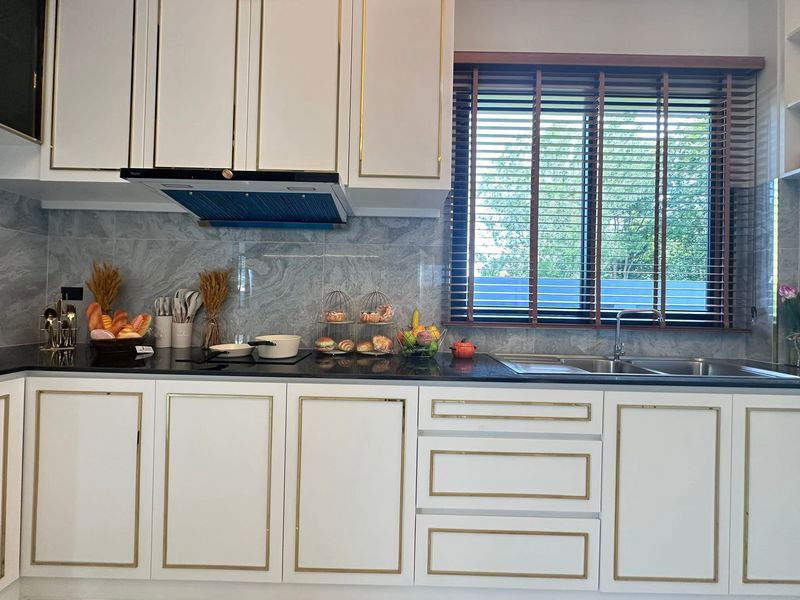 picture For sale: Luxury pool villa, modern style, near Map Prachan Reservoir, prime location in Pattaya. - 10/15