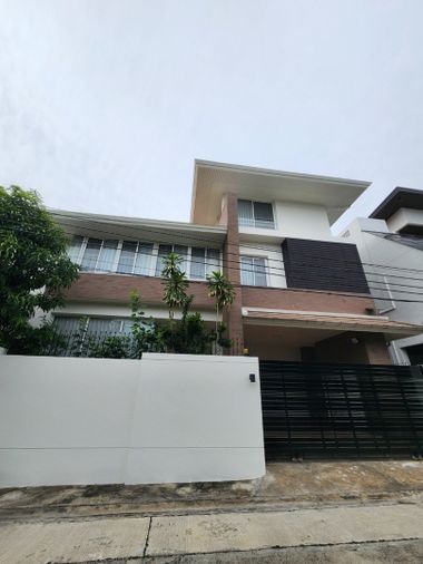 ให้เช่าบ้านเดี่ยว 5 ห้องนอน 320 ตร.ม. 80 ตร.ว. เขตห้วยขวาง