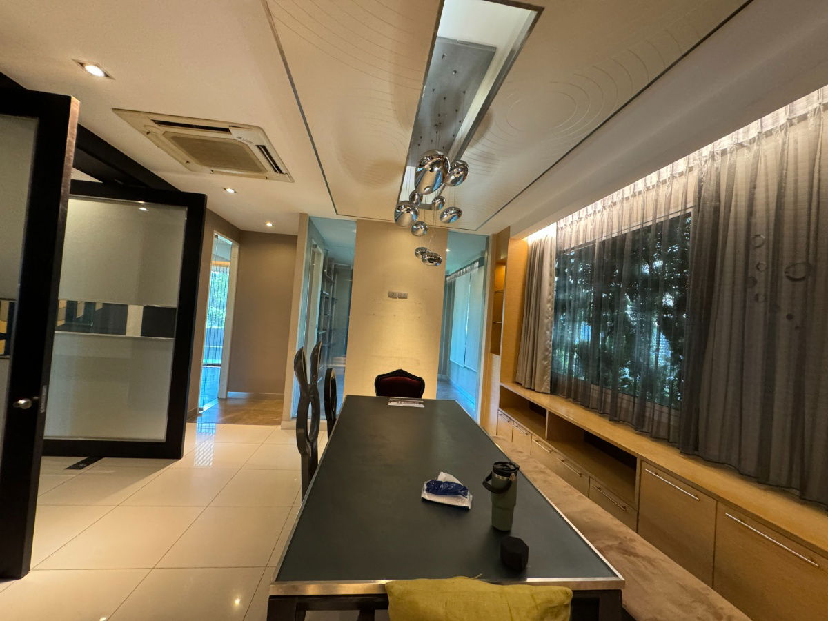 picture P0107 Golden Nakara – Spacious Luxury Home in Central Bangkok - 17/40
