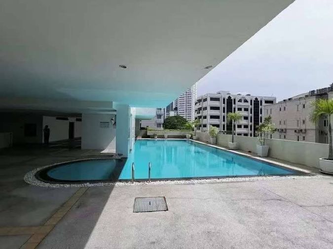 ขายคอนโด 3 ห้องนอน 195 ตร.ม. บ้าน พร้อมพงษ์