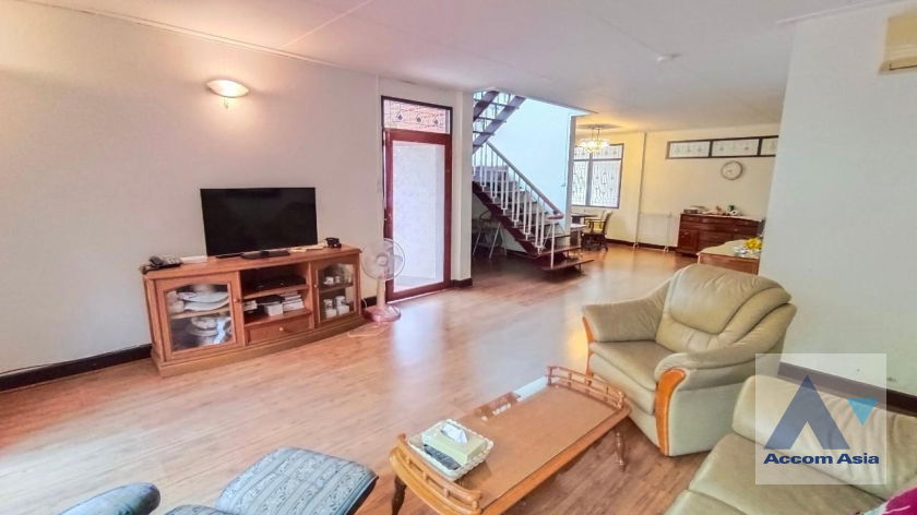 picture 🔼🔽 AccomA 📩 Spacious house with classic charm and greenery in Sathorn (1714115) - 2/20