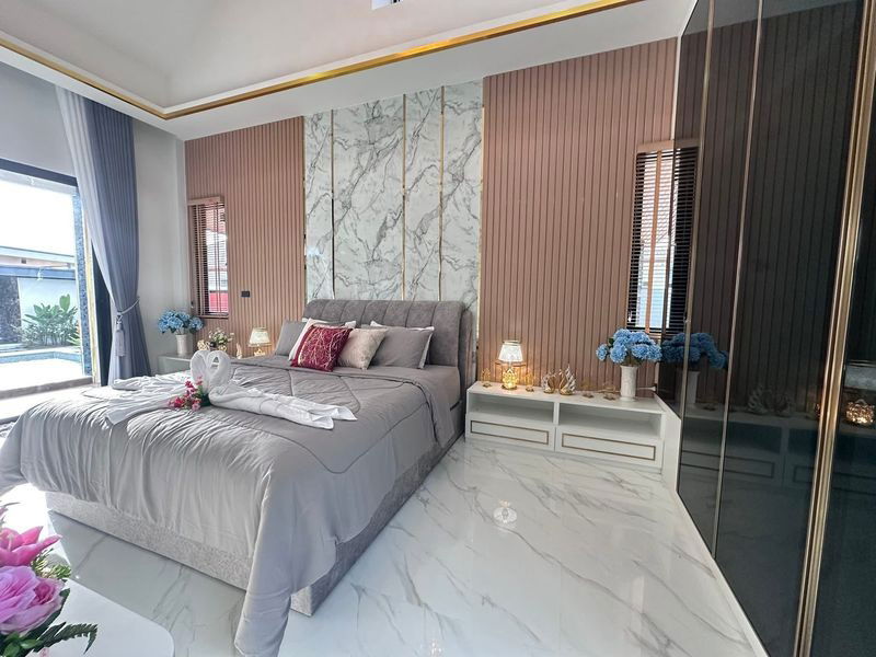 picture For sale: Luxury pool villa, modern style, near Map Prachan Reservoir, prime location in Pattaya. - 5/15