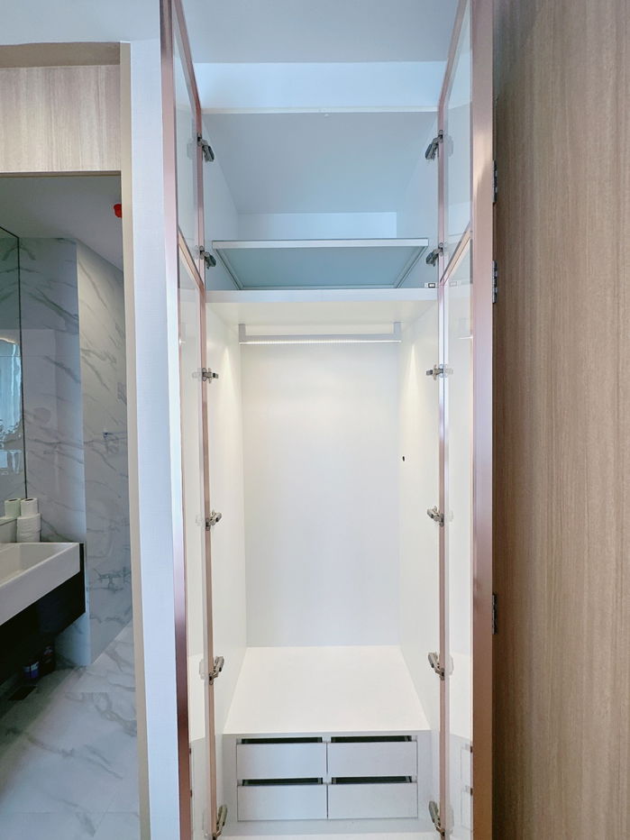 รูป 𝐍𝐨𝐛𝐥𝐞 𝐁𝟏𝟗 ห้องใหม่ แต่งสวย กว้าง เฟอร์นิเจอร์ครบ luxury รับสันญาระยะสั้น  𝟐𝟕,𝟎𝟎𝟎/เดือน - รูปที่ 9/26