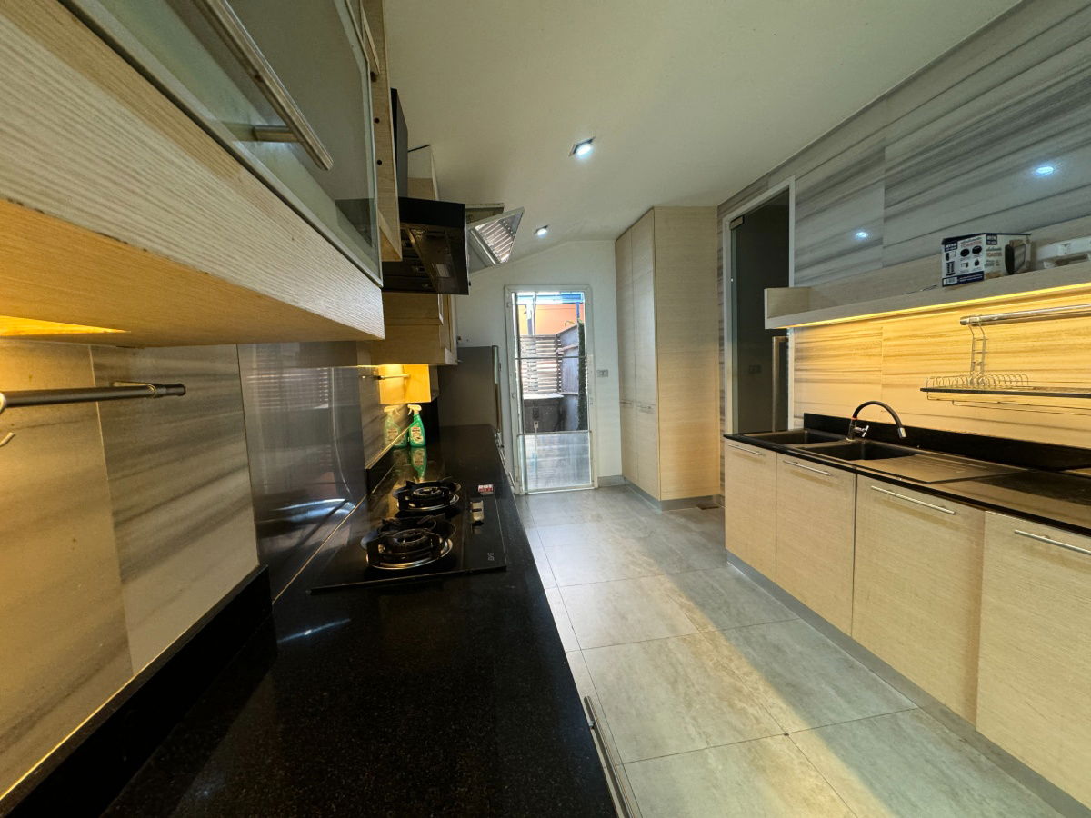 picture P0107 Golden Nakara – Spacious Luxury Home in Central Bangkok - 23/40