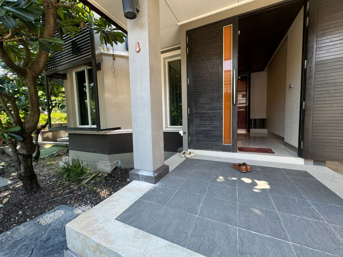 picture P0107 Golden Nakara – Spacious Luxury Home in Central Bangkok - 40/40