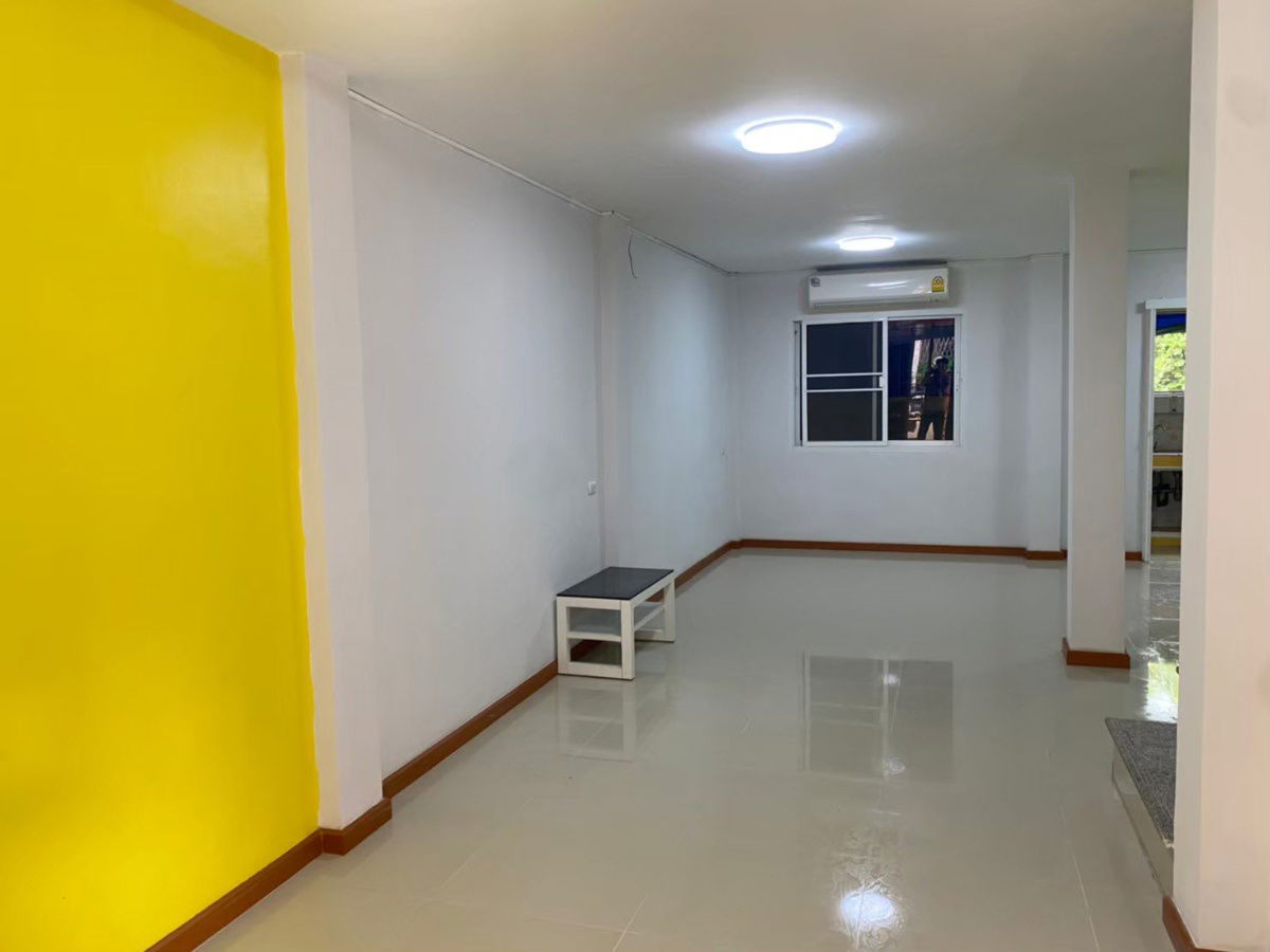 รูป 🏠 บ้านทาวน์เฮ้าส์ 2 ชั้น หมู่บ้านนนท์ธารา2 เส้นนครอินทร์  ราชพฤกษ์-พระราม5 🔸 เนื้อที่ 22 ตร.วา  3 ห้องนอน 2 ห้องน้ำ จอดรถได้ 2 คันรวมหน้าบ้าน  - รูปที่ 6/18