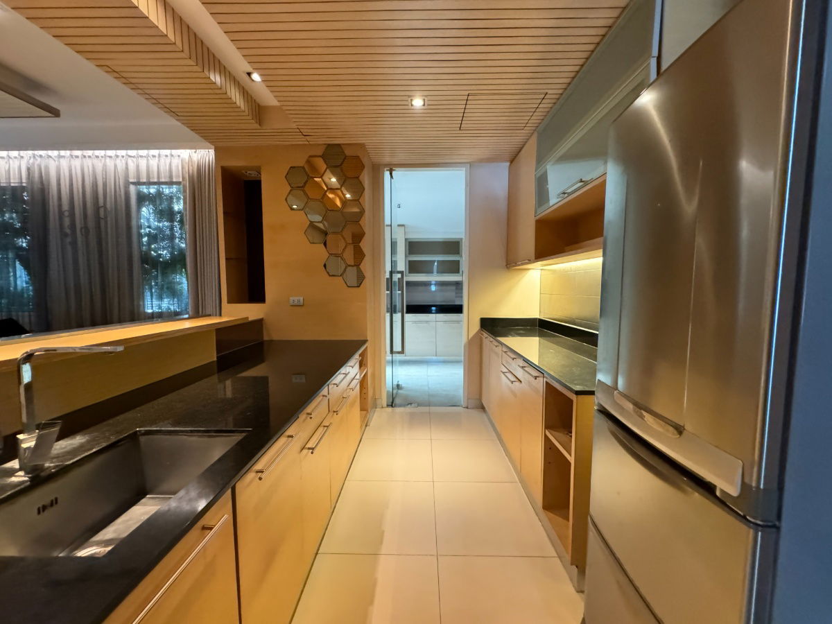 picture P0107 Golden Nakara – Spacious Luxury Home in Central Bangkok - 22/40